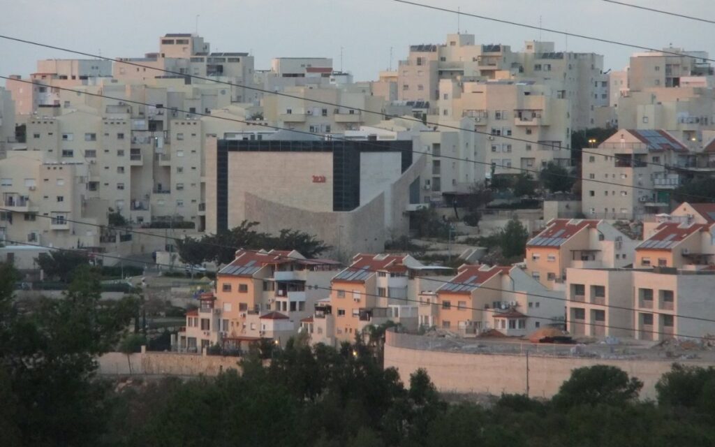 מבט על העיר אלעד